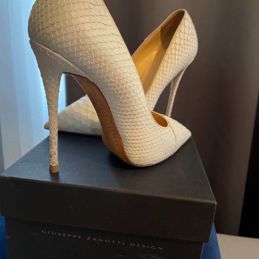 Giuseppe Zanotti White Python Heels - Picture 5 of 6